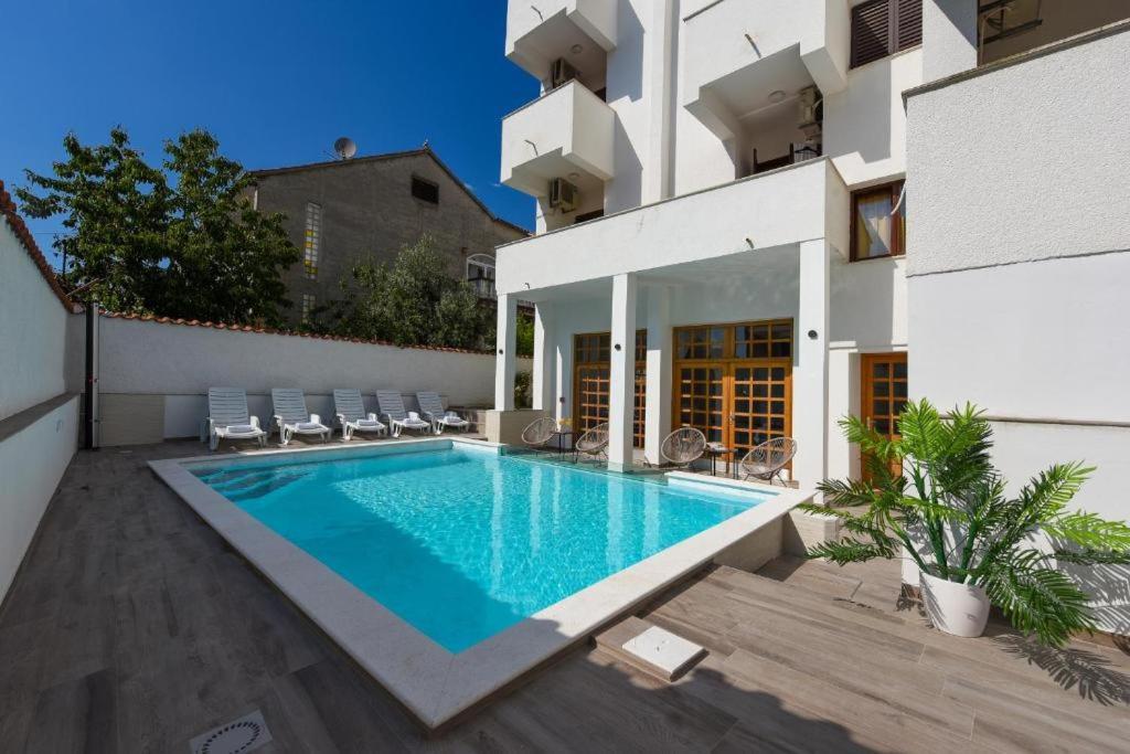 And Diana Apartment