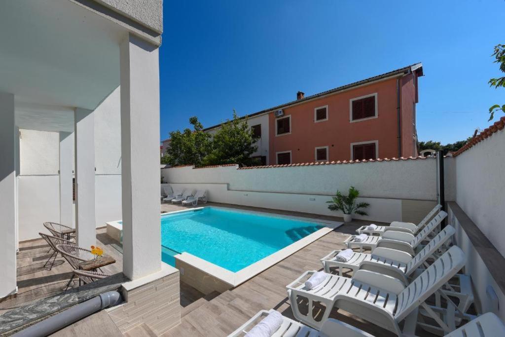And Diana Apartment *
