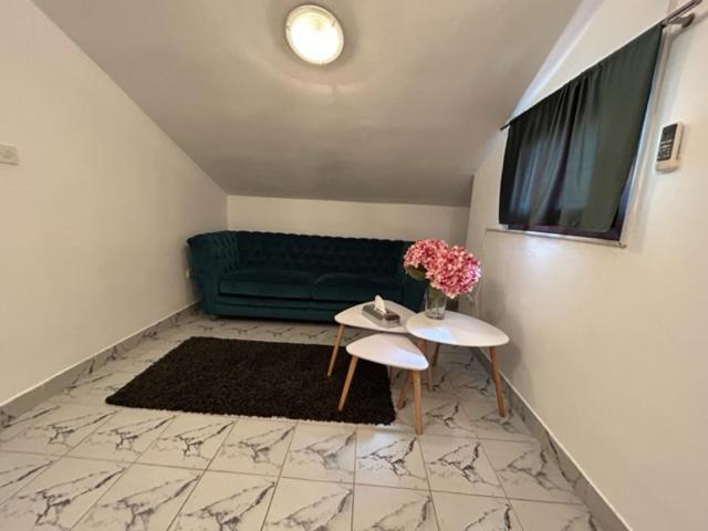 And Diana Apartment *