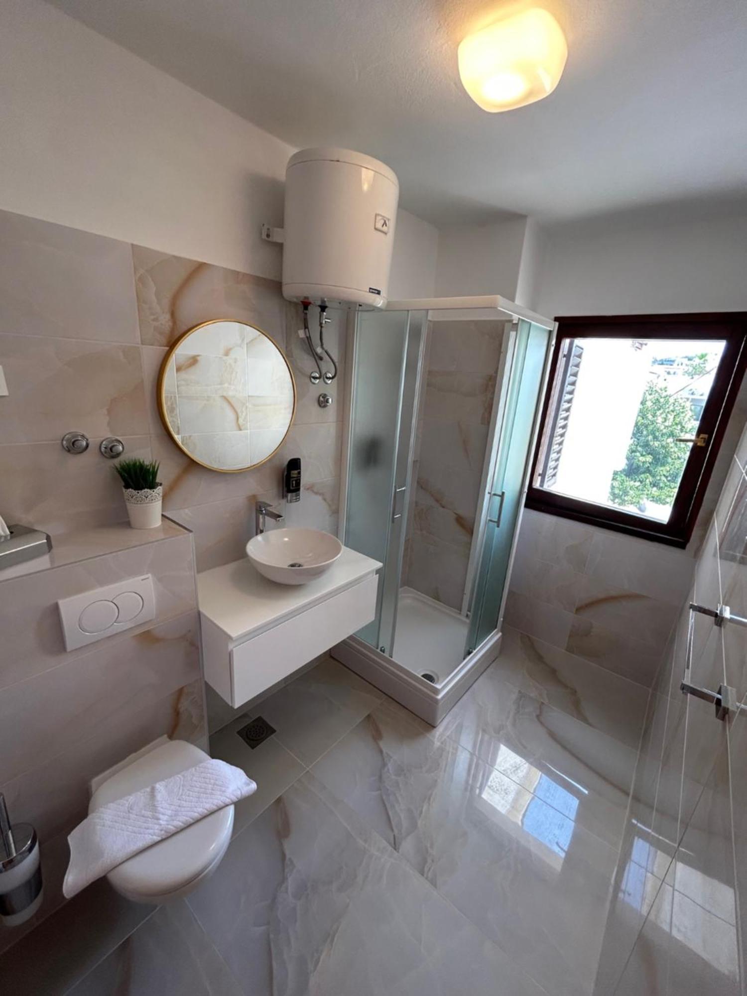 And Diana Apartment *