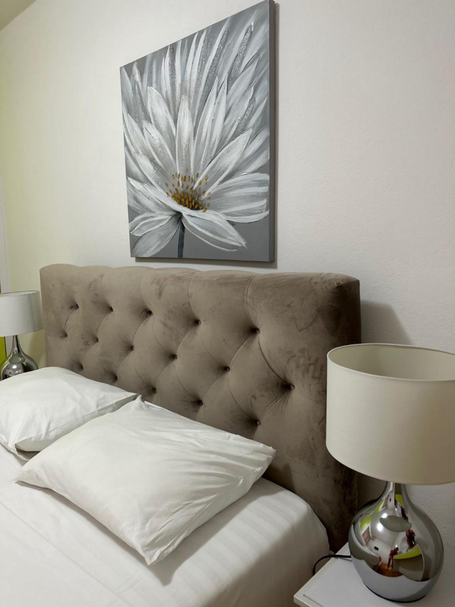 And Diana Apartment *