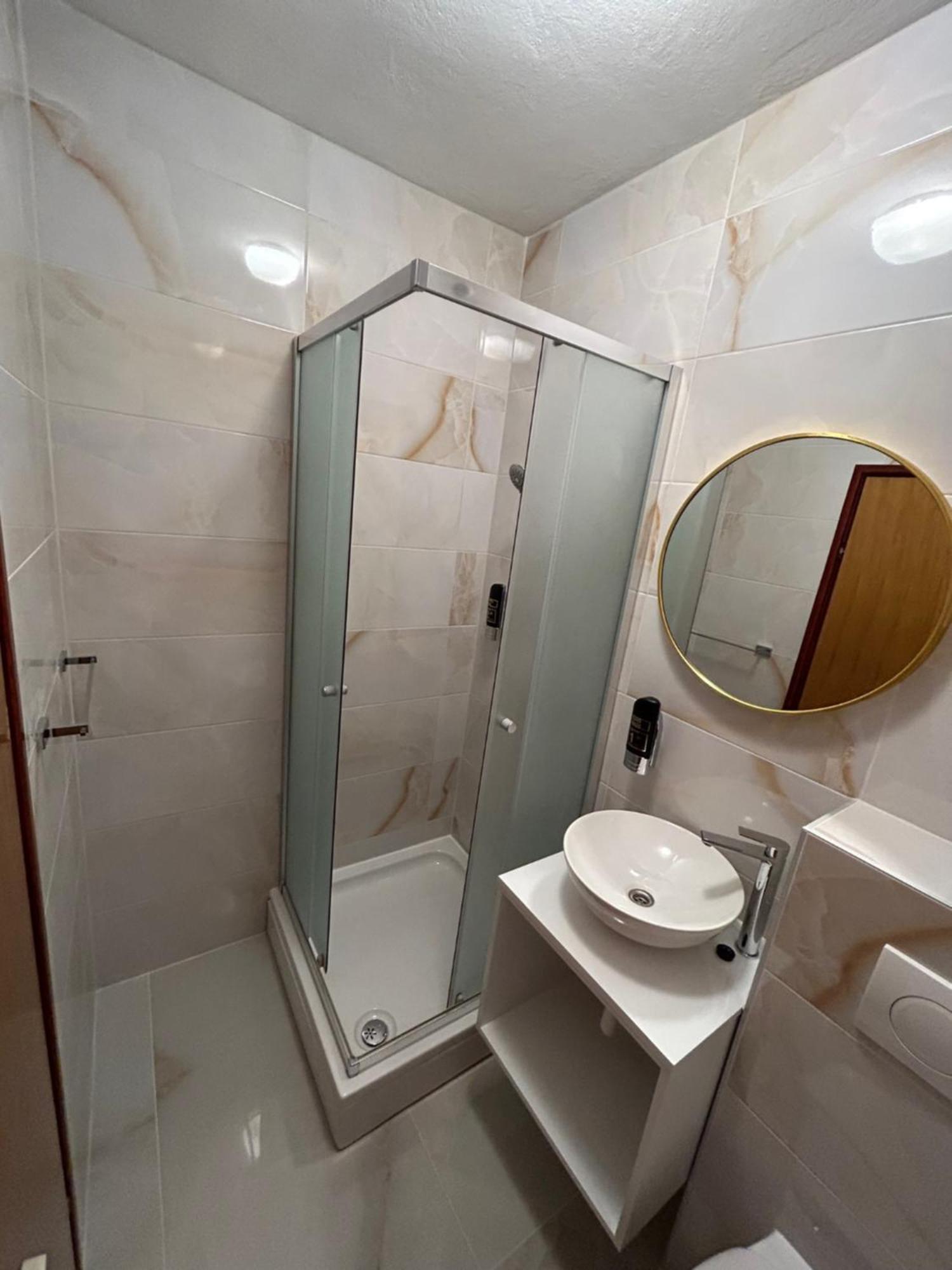 And Diana Apartment *